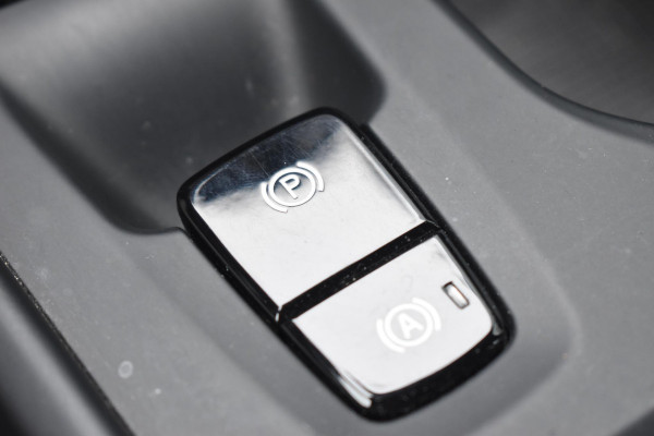 Volvo XC40 T5 262PK Recharge Inscription Expression / Adaptive Cruise Control / Stuur- & Stoelverwarming / Elektrische achterklep / Achteruitrijcamera / Trekhaak elektrisch uitklapbaar / Dodehoeksensor / 19"velgen / Parkeersensoren V+A