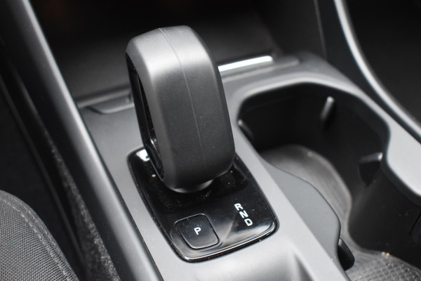 Volvo XC40 T5 262PK Recharge Inscription Expression / Adaptive Cruise Control / Stuur- & Stoelverwarming / Elektrische achterklep / Achteruitrijcamera / Trekhaak elektrisch uitklapbaar / Dodehoeksensor / 19"velgen / Parkeersensoren V+A