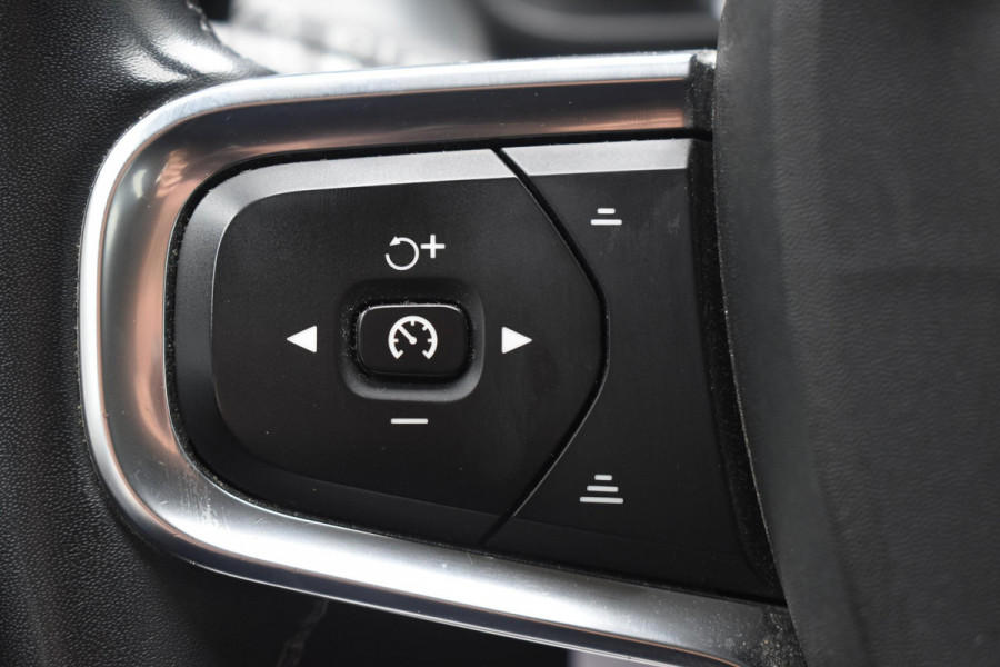 Volvo XC40 T5 262PK Recharge Inscription Expression / Adaptive Cruise Control / Stuur- & Stoelverwarming / Elektrische achterklep / Achteruitrijcamera / Trekhaak elektrisch uitklapbaar / Dodehoeksensor / 19"velgen / Parkeersensoren V+A