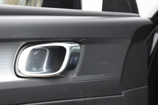 Volvo XC40 T5 262PK Recharge Inscription Expression / Adaptive Cruise Control / Stuur- & Stoelverwarming / Elektrische achterklep / Achteruitrijcamera / Trekhaak elektrisch uitklapbaar / Dodehoeksensor / 19"velgen / Parkeersensoren V+A