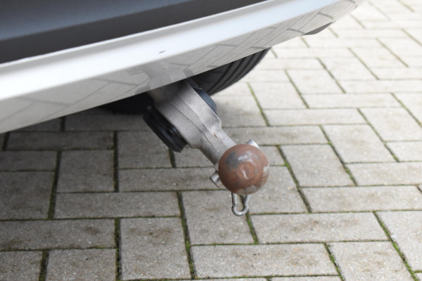 Volvo XC40 T5 262PK Recharge Inscription Expression / Adaptive Cruise Control / Stuur- & Stoelverwarming / Elektrische achterklep / Achteruitrijcamera / Trekhaak elektrisch uitklapbaar / Dodehoeksensor / 19"velgen / Parkeersensoren V+A