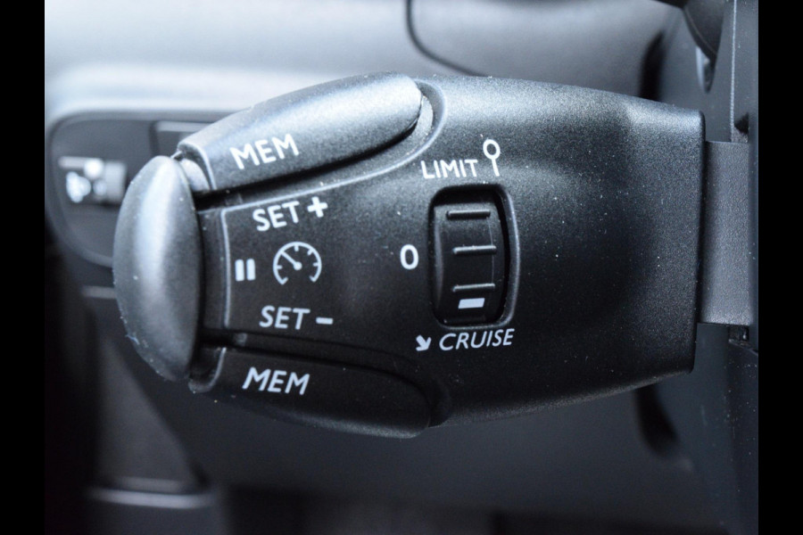 Citroën C3 1.2 PureTech S&S Shine | AUTOMAAT | 110 PK | TREKHAAK | PARKEERSENSOREN MET CAMERA | NAVI | CARPLAY | CLIMATE CONTROL