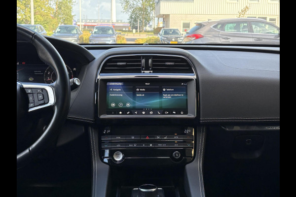 Jaguar F-Pace 2.0t AWD Prestige 250pk | Panoramadak | Meridian Audio | Stoelverwarming | Elek. verstelbare stoelen | Navi |