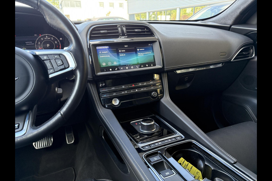 Jaguar F-Pace 2.0t AWD Prestige 250pk | Panoramadak | Meridian Audio | Stoelverwarming | Elek. verstelbare stoelen | Navi |