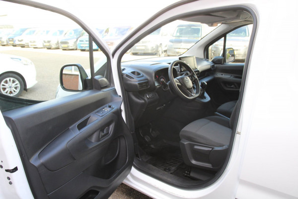 Opel Combo 1.5D 102Pk Edition / Navi / Carplay / Multi stuur