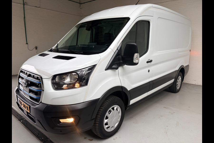 Ford E-Transit SERVICEWAGEN ELEKTRISCH AUTOMAAT 350 L2H2 Trend 68 kWh BOTT INRICHTING, V230 OMVORMER, RIJKLAARPRIJS!