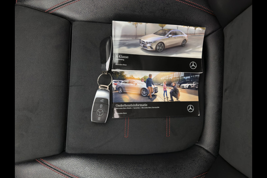 Mercedes-Benz A-Klasse 200 AMG Sportpack Business Solution (INCL-BTW) Aut. *PANO | LEATHER-MICROFIBRE | FULL-LED | HEATED-SPORTSEATS | WIDESCREEN-DIGIOCKPIT | DAB+ | NAVI-FULLMAP | CAMERA | PRIVACYGLASS | SHIFTPADDLES | 18''ALU*