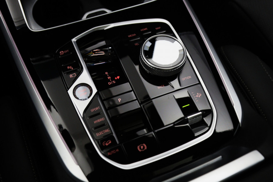 BMW X5 xDrive50e 490 PK M-Sport PHEV, Dravit Grau, Bowers & Wilkins Sound, Sky Lounge Panoramadak, Individual Leder, Soft-Close