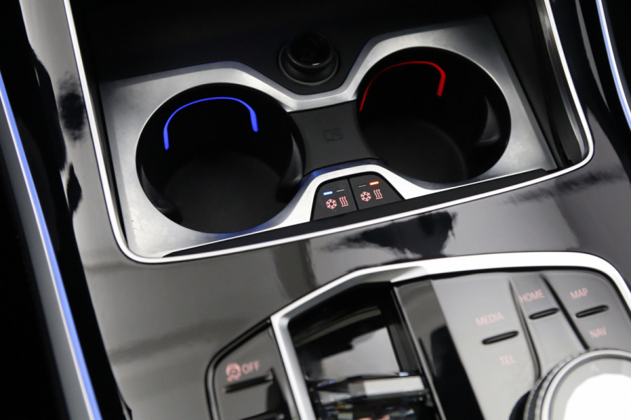 BMW X5 xDrive50e 490 PK M-Sport PHEV, Dravit Grau, Bowers & Wilkins Sound, Sky Lounge Panoramadak, Individual Leder, Soft-Close