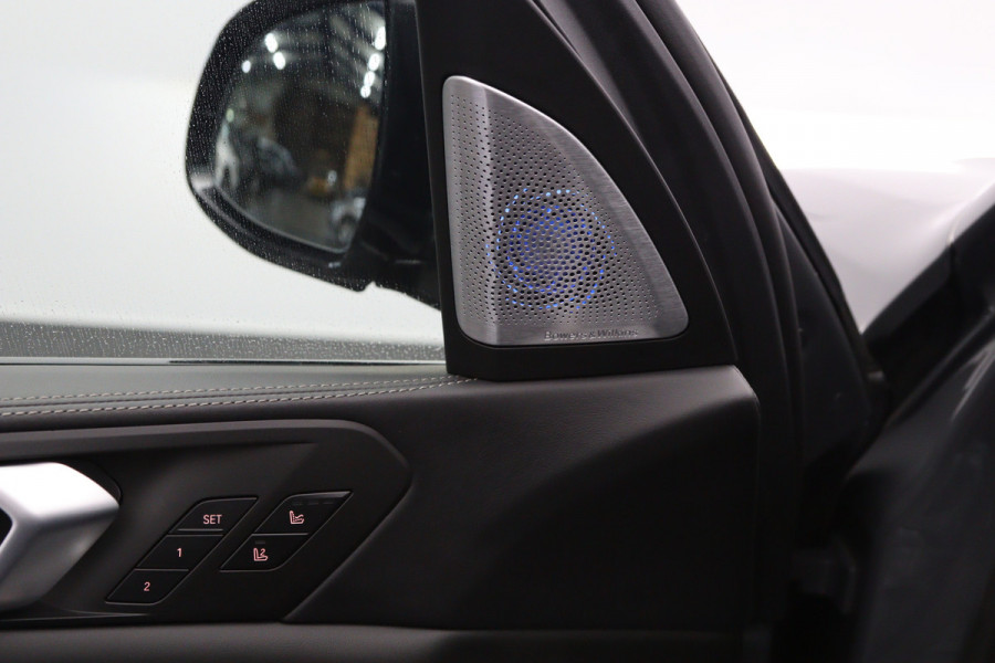 BMW X5 xDrive50e 490 PK M-Sport PHEV, Dravit Grau, Bowers & Wilkins Sound, Sky Lounge Panoramadak, Individual Leder, Soft-Close