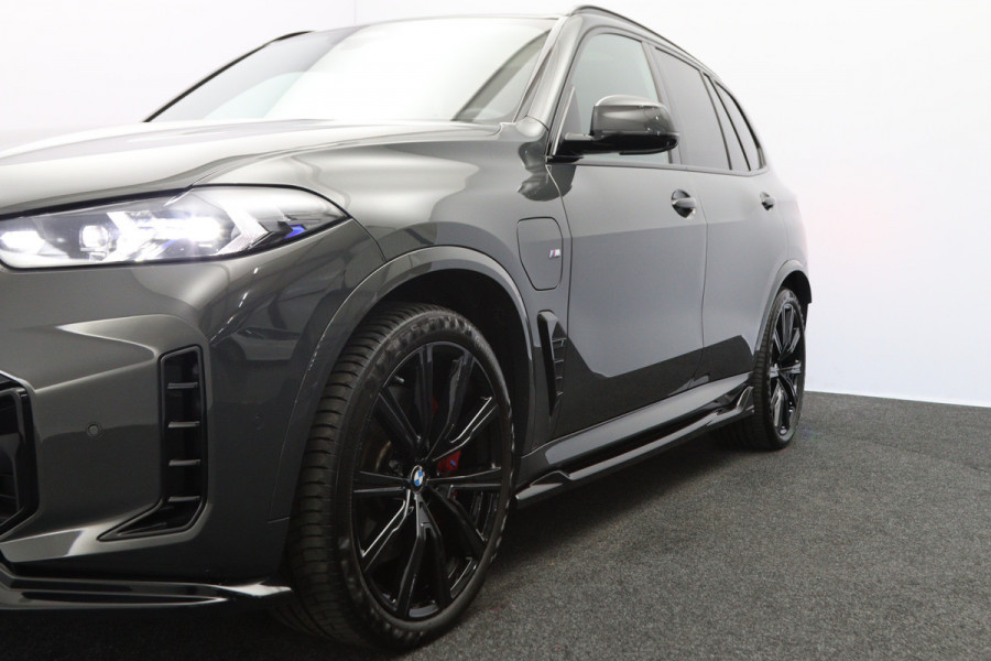 BMW X5 xDrive50e 490 PK M-Sport PHEV, Dravit Grau, Bowers & Wilkins Sound, Sky Lounge Panoramadak, Individual Leder, Soft-Close