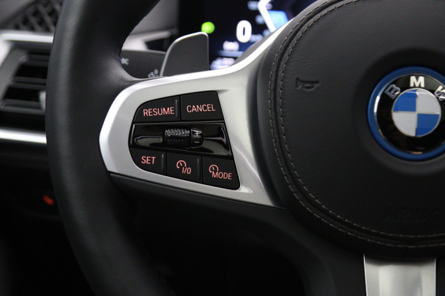 BMW X5 xDrive50e 490 PK M-Sport PHEV, Dravit Grau, Bowers & Wilkins Sound, Sky Lounge Panoramadak, Individual Leder, Soft-Close
