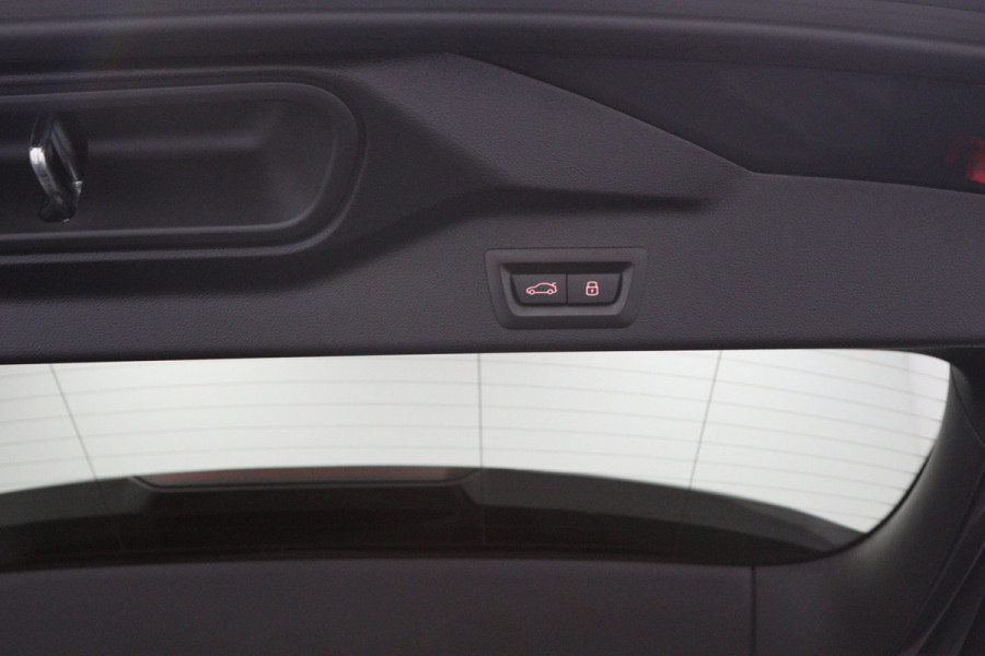 BMW X5 xDrive50e 490 PK M-Sport PHEV, Dravit Grau, Bowers & Wilkins Sound, Sky Lounge Panoramadak, Individual Leder, Soft-Close
