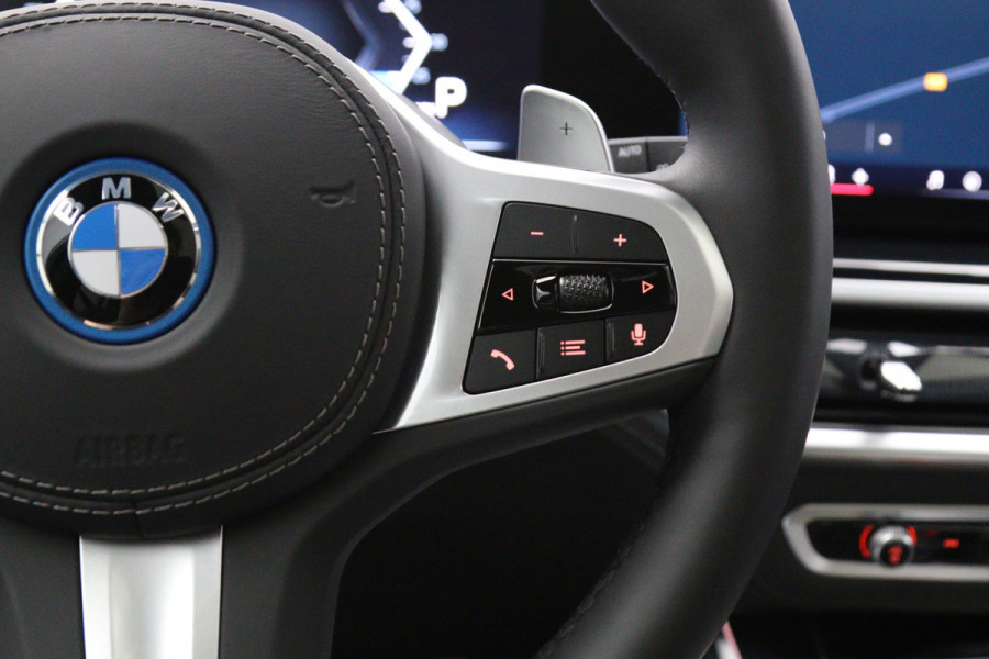 BMW X5 xDrive50e 490 PK M-Sport PHEV, Dravit Grau, Bowers & Wilkins Sound, Sky Lounge Panoramadak, Individual Leder, Soft-Close