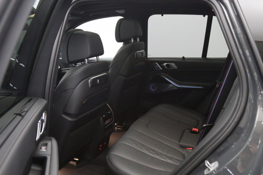 BMW X5 xDrive50e 490 PK M-Sport PHEV, Dravit Grau, Bowers & Wilkins Sound, Sky Lounge Panoramadak, Individual Leder, Soft-Close