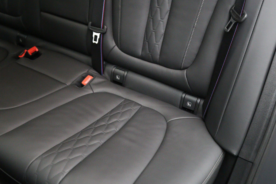 BMW X5 xDrive50e 490 PK M-Sport PHEV, Dravit Grau, Bowers & Wilkins Sound, Sky Lounge Panoramadak, Individual Leder, Soft-Close