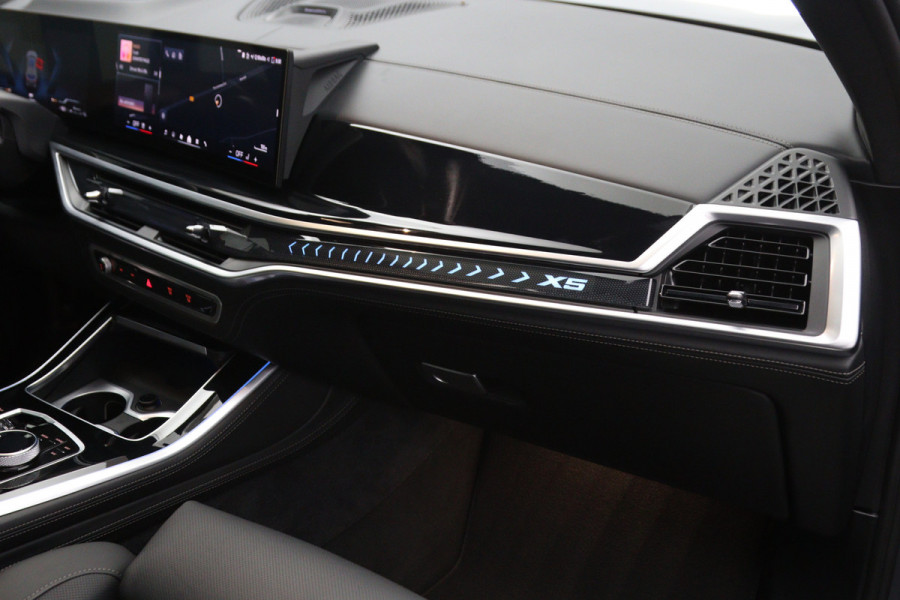 BMW X5 xDrive50e 490 PK M-Sport PHEV, Dravit Grau, Bowers & Wilkins Sound, Sky Lounge Panoramadak, Individual Leder, Soft-Close