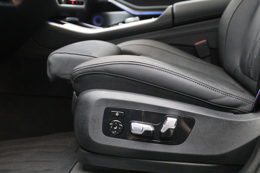 BMW X5 xDrive50e 490 PK M-Sport PHEV, Dravit Grau, Bowers & Wilkins Sound, Sky Lounge Panoramadak, Individual Leder, Soft-Close