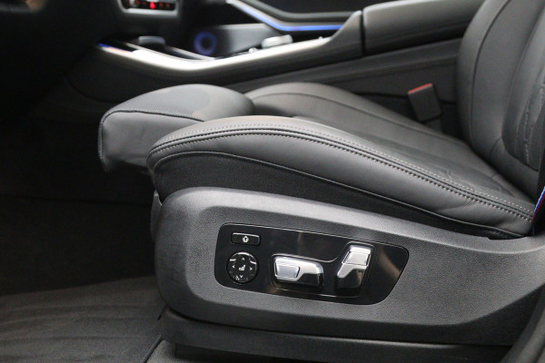 BMW X5 xDrive50e 490 PK M-Sport PHEV, Dravit Grau, Bowers & Wilkins Sound, Sky Lounge Panoramadak, Individual Leder, Soft-Close