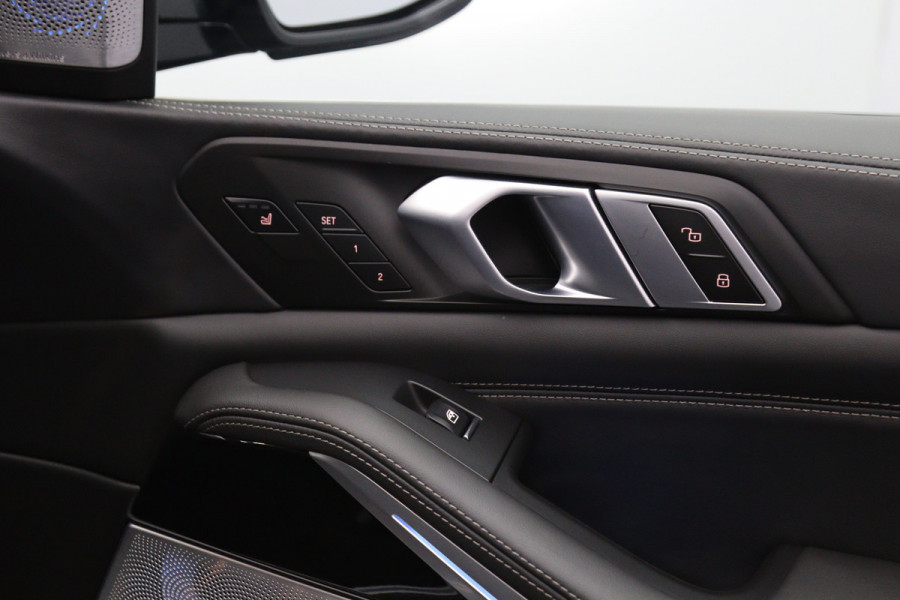 BMW X5 xDrive50e 490 PK M-Sport PHEV, Dravit Grau, Bowers & Wilkins Sound, Sky Lounge Panoramadak, Individual Leder, Soft-Close