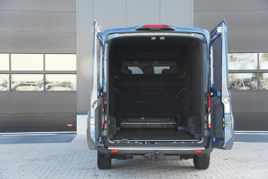 Ford Transit 350 2.0 TDCI L3H2 Limited DC 185pk 5 Zits - 2x Schuif - Trekhaak - Cruise - Camera - Bi Xenon - Carplay/Android - Rijklaar