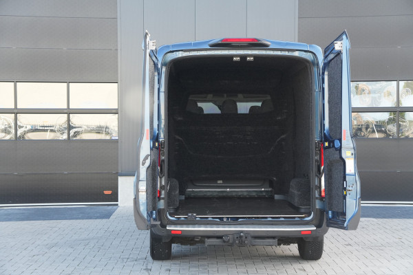 Ford Transit 350 2.0 TDCI L3H2 Limited DC 185pk 5 Zits - 2x Schuif - Trekhaak - Cruise - Camera - Bi Xenon - Carplay/Android - Rijklaar