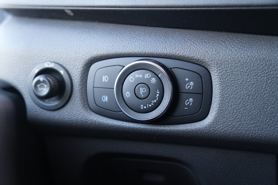 Ford Transit 350 2.0 TDCI L3H2 Limited DC 185pk 5 Zits - 2x Schuif - Trekhaak - Cruise - Camera - Bi Xenon - Carplay/Android - Rijklaar