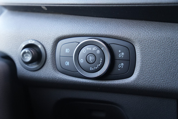 Ford Transit 350 2.0 TDCI L3H2 Limited DC 185pk 5 Zits - 2x Schuif - Trekhaak - Cruise - Camera - Bi Xenon - Carplay/Android - Rijklaar