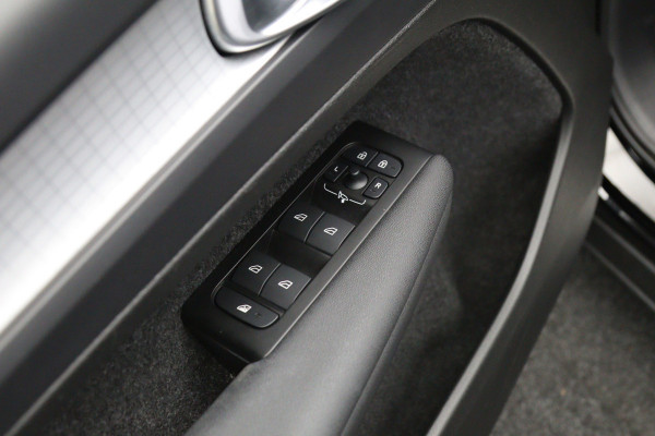 Volvo XC40 1.5 T4 Recharge 230 PK Inscription Expression PHEV, Panoramadak, Leder, Trekhaak, Adap. Cruise Control