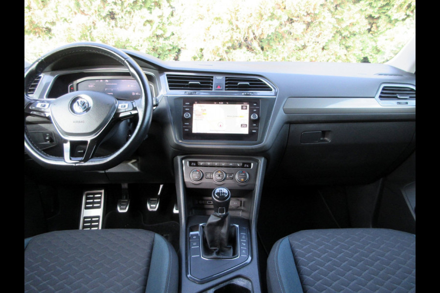 Volkswagen Tiguan Allspace 1.5 TSI Comfortline Business * 7persoons * Trekhaak *