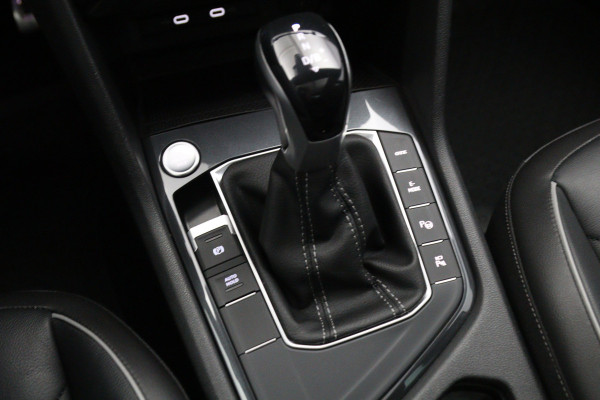 Volkswagen Tiguan 1.4 TSI eHybrid 245 PK R-Line Business PHEV, Panoramadak, Memory, Elektrische Trekhaak, Leder