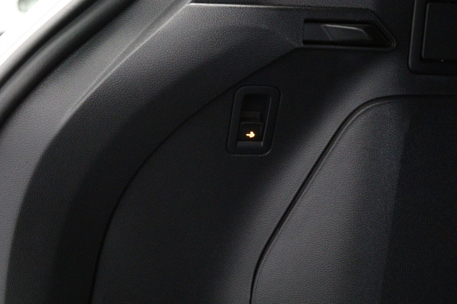 Volkswagen Tiguan 1.4 TSI eHybrid 245 PK R-Line Business PHEV, Panoramadak, Memory, Elektrische Trekhaak, Leder