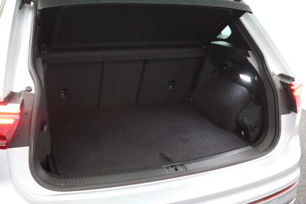 Volkswagen Tiguan 1.4 TSI eHybrid 245 PK R-Line Business PHEV, Panoramadak, Memory, Elektrische Trekhaak, Leder