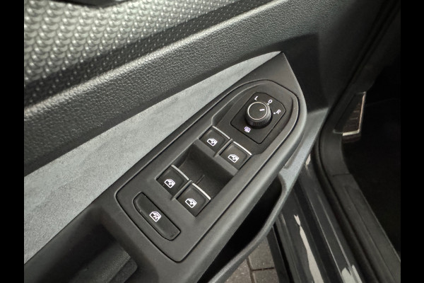 Volkswagen Golf 1.5 eTSI R-Line Pano|Sfeer|Camera|CarPlay