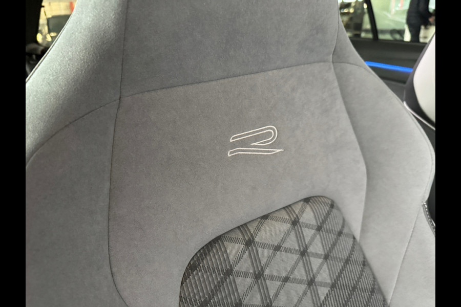 Volkswagen Golf 1.5 eTSI R-Line Pano|Sfeer|Camera|CarPlay
