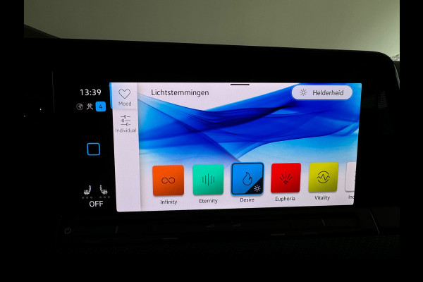 Volkswagen Golf 1.5 eTSI R-Line Pano|Sfeer|Camera|CarPlay