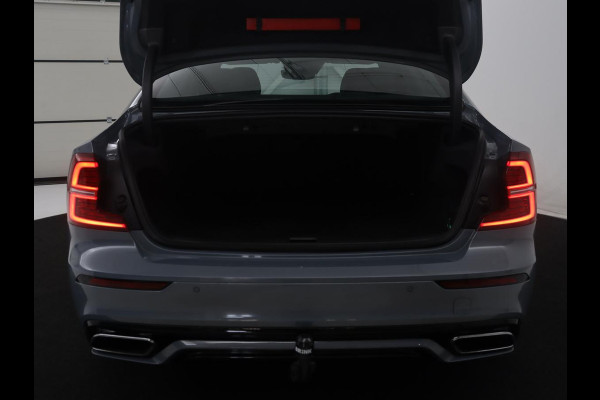 Volvo S60 2.0 Recharge T8 AWD R-Design SOH 95,6% | 360 Camera | Navigatie | Apple Carplay | Stoelverwarming