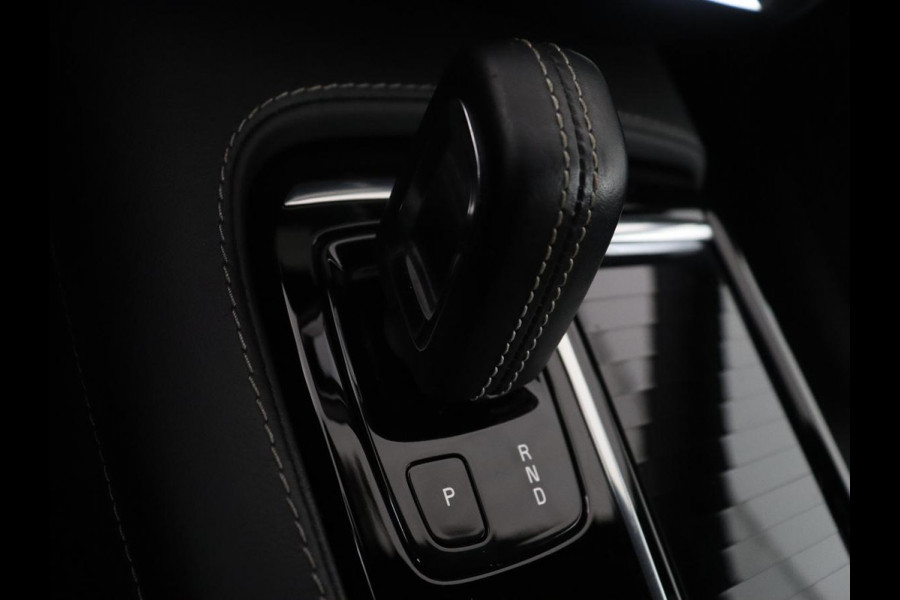 Volvo S60 2.0 Recharge T8 AWD R-Design SOH 95,6% | 360 Camera | Navigatie | Apple Carplay | Stoelverwarming