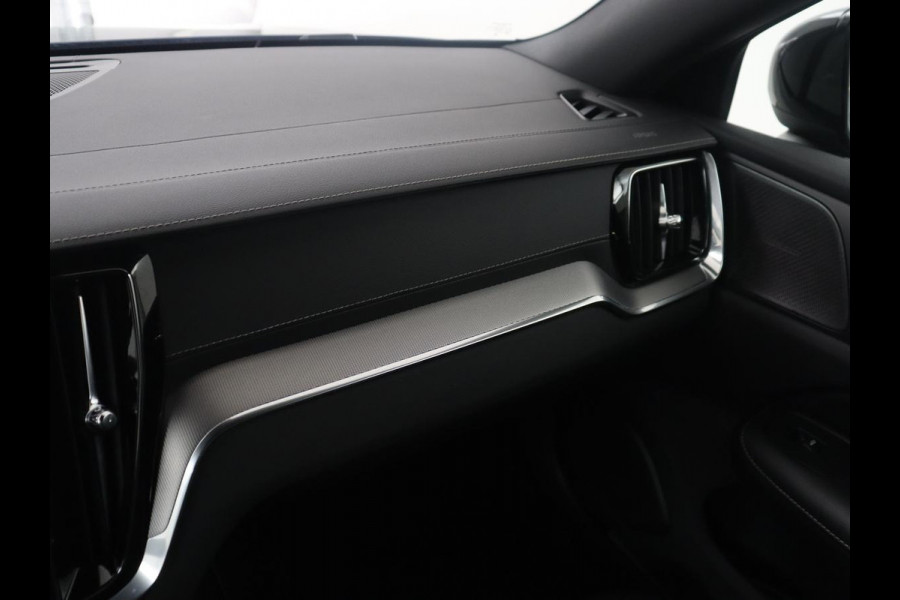 Volvo S60 2.0 Recharge T8 AWD R-Design SOH 95,6% | 360 Camera | Navigatie | Apple Carplay | Stoelverwarming