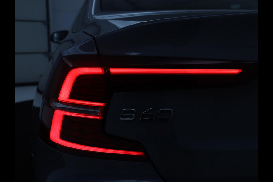 Volvo S60 2.0 Recharge T8 AWD R-Design SOH 95,6% | 360 Camera | Navigatie | Apple Carplay | Stoelverwarming