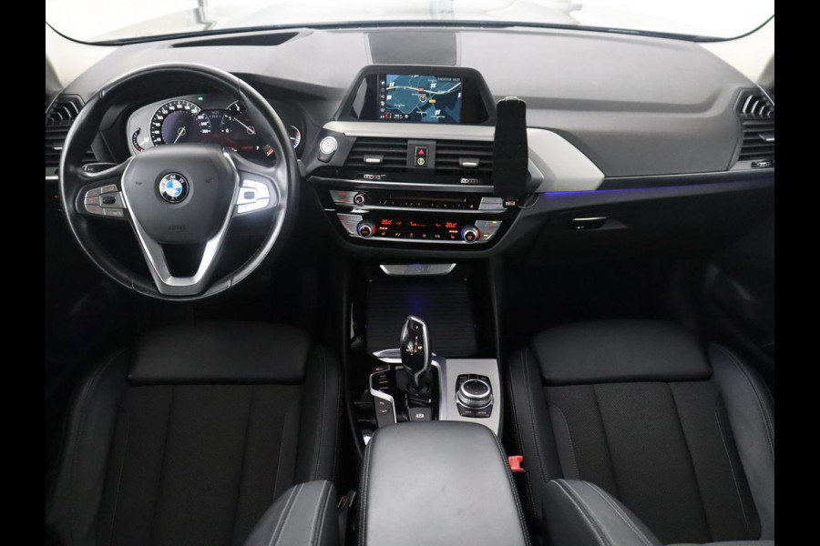 BMW X3 xDrive20i | Trekhaak | Panoramadak | Adaptive cruise | Half Leder | Head-up | Camera | Sfeerverlichting | Climate control | Stoelverwarming | Full LED |