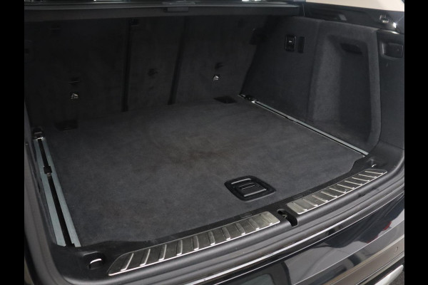 BMW X3 xDrive20i | Trekhaak | Panoramadak | Adaptive cruise | Half Leder | Head-up | Camera | Sfeerverlichting | Climate control | Stoelverwarming | Full LED |