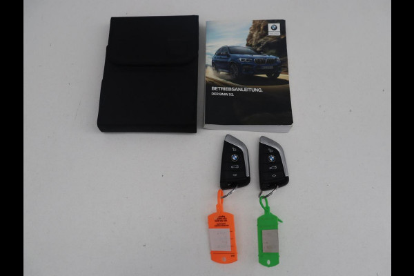 BMW X3 xDrive20i | Trekhaak | Panoramadak | Adaptive cruise | Half Leder | Head-up | Camera | Sfeerverlichting | Climate control | Stoelverwarming | Full LED |
