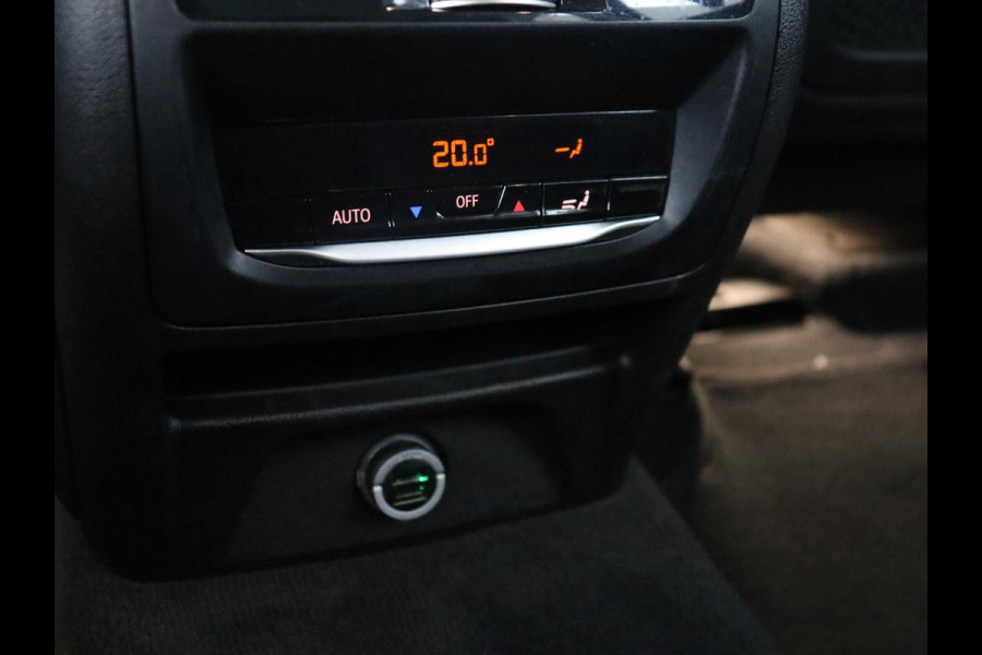 BMW X3 xDrive20i | Trekhaak | Panoramadak | Adaptive cruise | Half Leder | Head-up | Camera | Sfeerverlichting | Climate control | Stoelverwarming | Full LED |