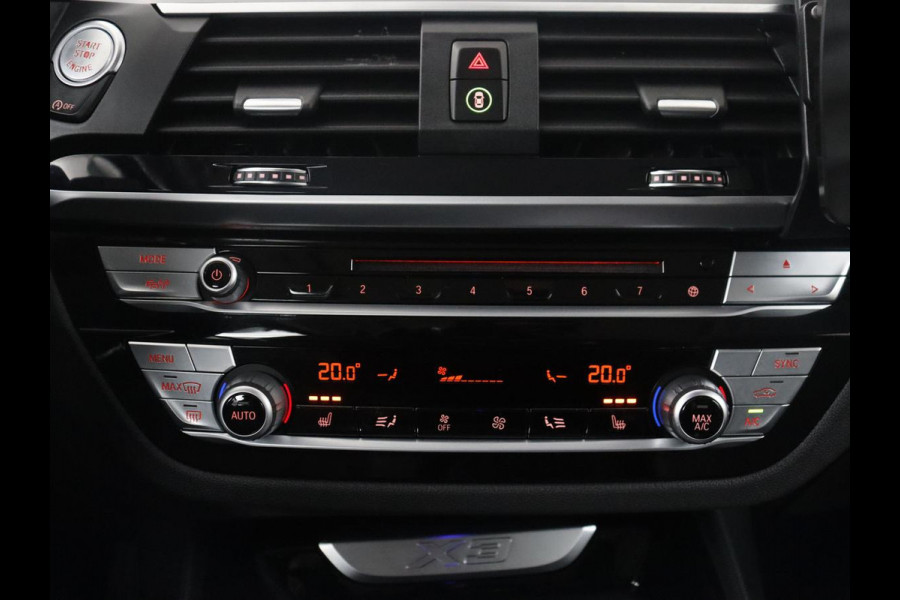 BMW X3 xDrive20i | Trekhaak | Panoramadak | Adaptive cruise | Half Leder | Head-up | Camera | Sfeerverlichting | Climate control | Stoelverwarming | Full LED |