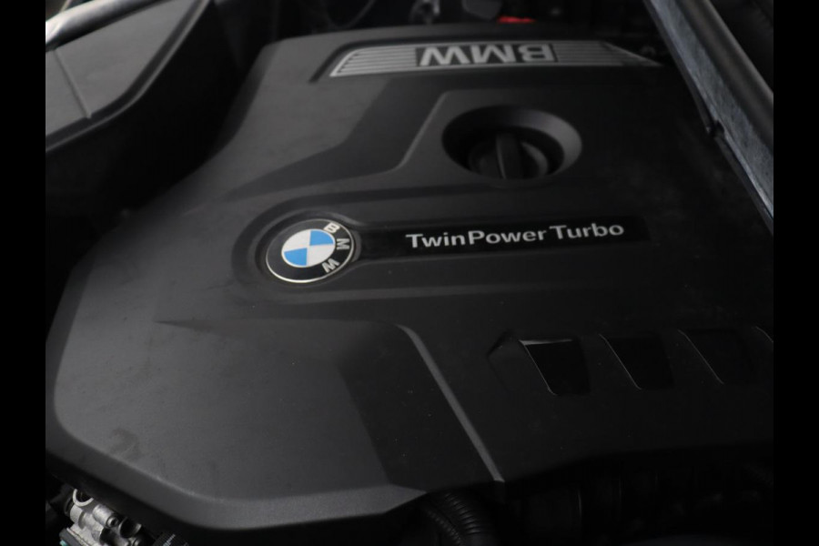 BMW X3 xDrive20i | Trekhaak | Panoramadak | Adaptive cruise | Half Leder | Head-up | Camera | Sfeerverlichting | Climate control | Stoelverwarming | Full LED |