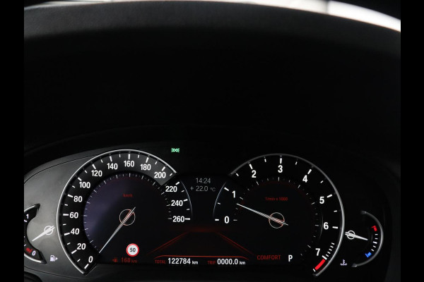 BMW X3 xDrive20i | Trekhaak | Panoramadak | Adaptive cruise | Half Leder | Head-up | Camera | Sfeerverlichting | Climate control | Stoelverwarming | Full LED |