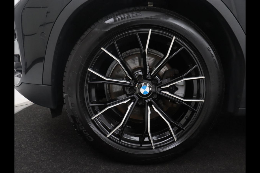 BMW X3 xDrive20i | Trekhaak | Panoramadak | Adaptive cruise | Half Leder | Head-up | Camera | Sfeerverlichting | Climate control | Stoelverwarming | Full LED |