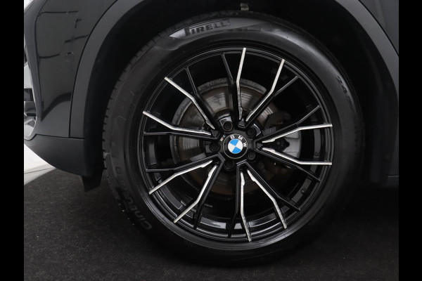 BMW X3 xDrive20i | Trekhaak | Panoramadak | Adaptive cruise | Half Leder | Head-up | Camera | Sfeerverlichting | Climate control | Stoelverwarming | Full LED |