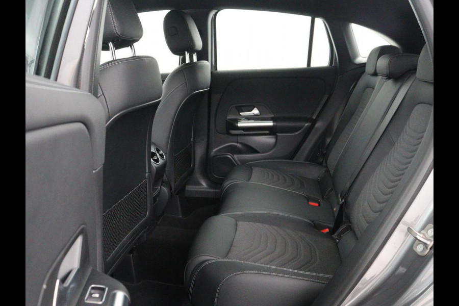 Mercedes-Benz GLA 250 e Luxury Line | SOH 92,9% | Half leder | Memory | Stoelverwarming | Adaptive cruise | Sfeerverlichting | Carplay | Camera | Park assist | Elektrische achterklep | Keyless